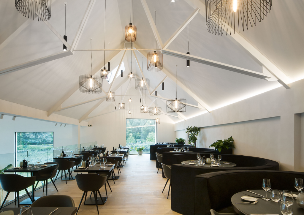 Restaurant mezzanine